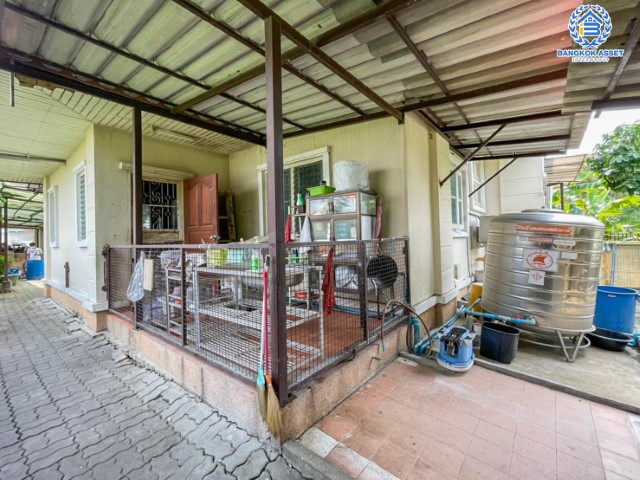 *****บ้านเดี่ยวมือสองย่านปทุมธานี ม.กฤษดานคร19 พหลโยธิน เนื้อที่กว้างขวางมากถึง 163 ตร.ว. ฟังก์ชัน 4 ห้องนอน 3 ห้องน้ำ ที่จอดรถ 2 คัน พร้อมเข้าอยู่ พื้นที่กว้างขวาง บนทำเลเดินทางสะดวก ใกล้รถไฟฟ้าสายสีแดง "สถานีฟิวเจอร์พาร์ค รังสิต" และทางด่วน "รังสิต"